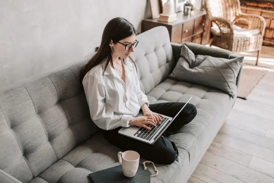 Konsultasi asuransi secara online bersama agen